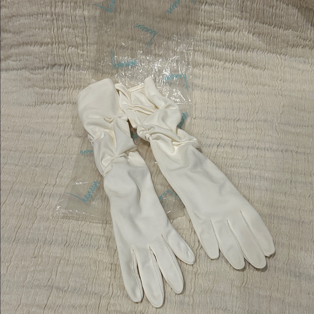 Vintage Hansen Elegant Long White Gloves with Ruched Cuffs